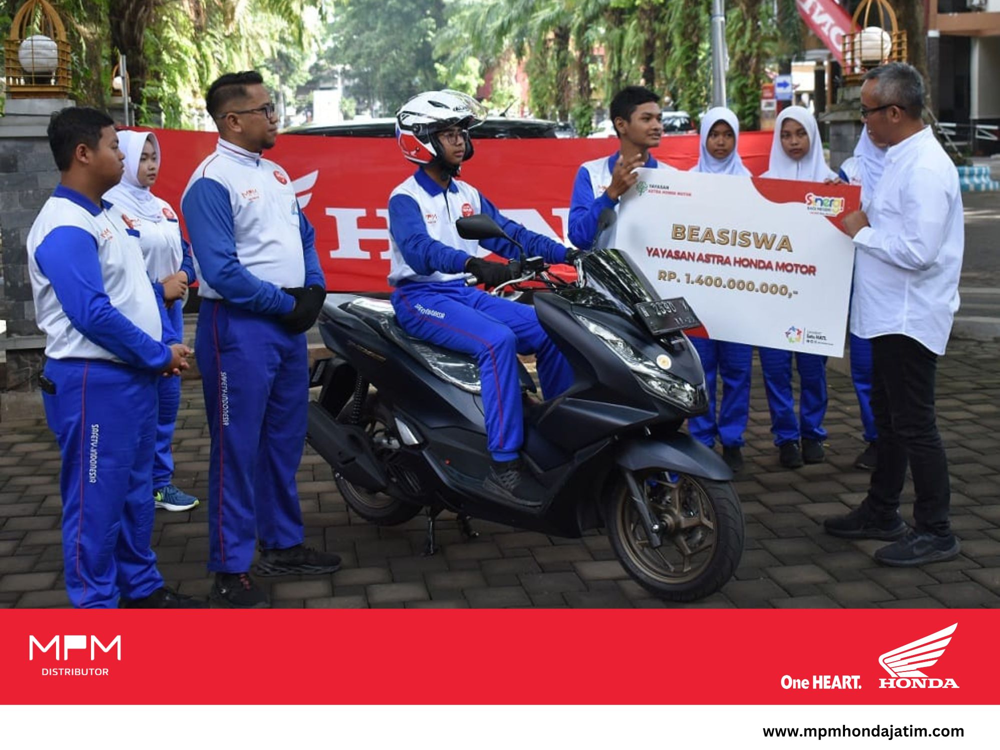 Yayasan AHM Berikan Beasiswa untuk Future Leader